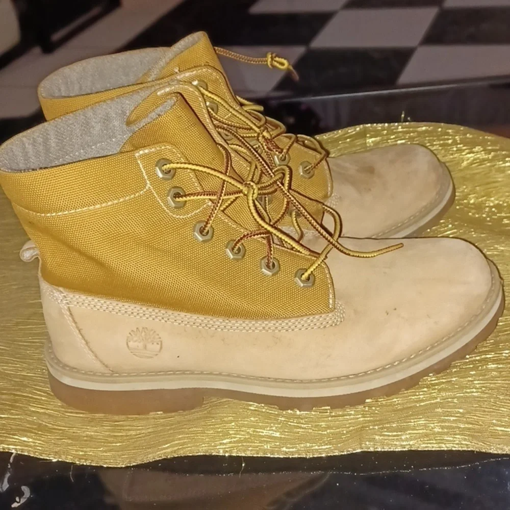 Timberlands Light Weight Hiking Boot, Mens Sz 6, Womens Sz 7.5-8